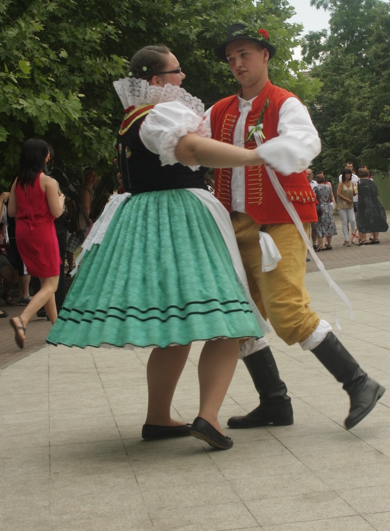 c) hody v Těšanech