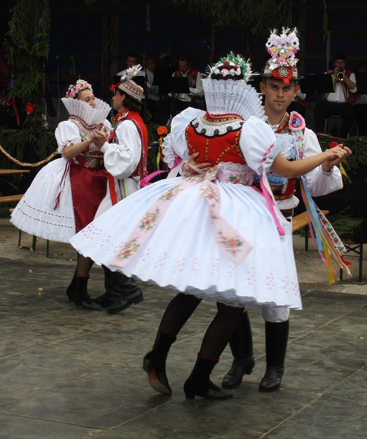 c) tanec stárků