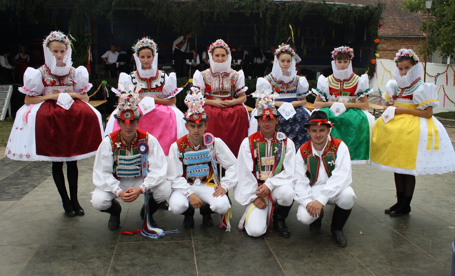 d) stárci